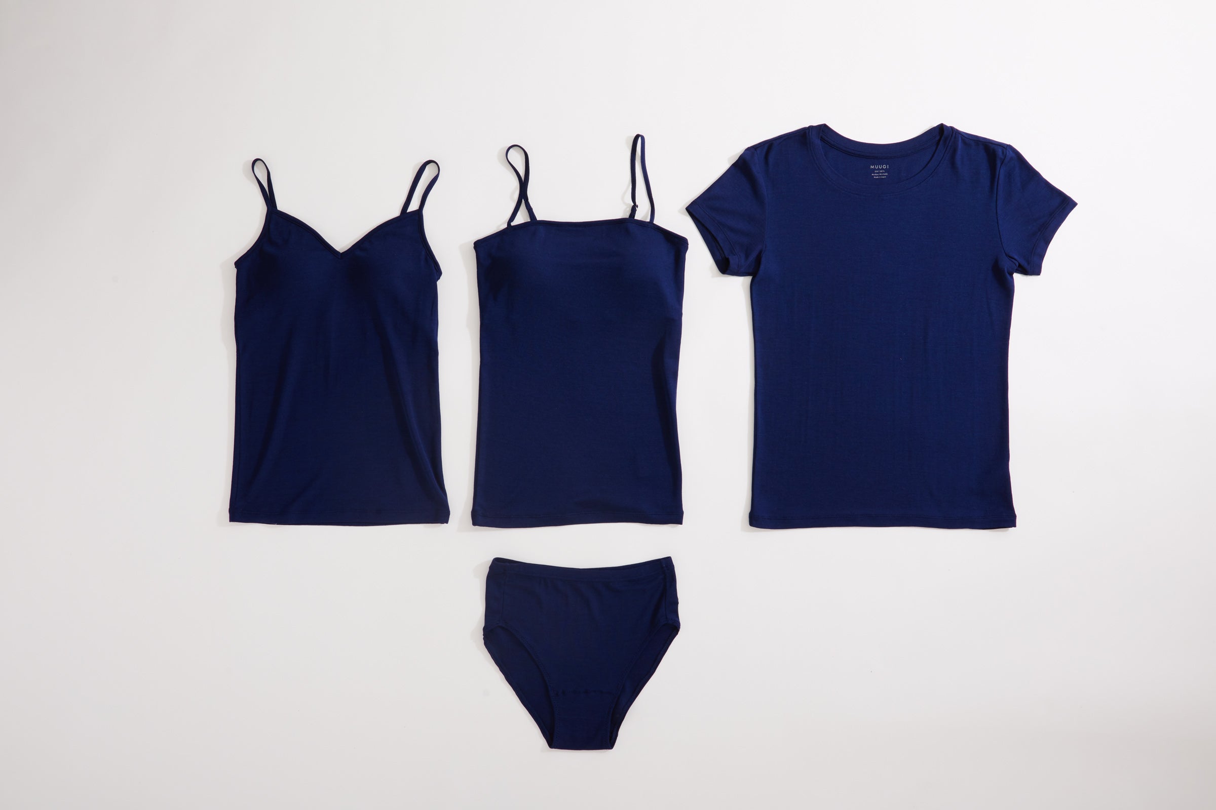 シルク100%シリーズに、新色・ネイビーができました