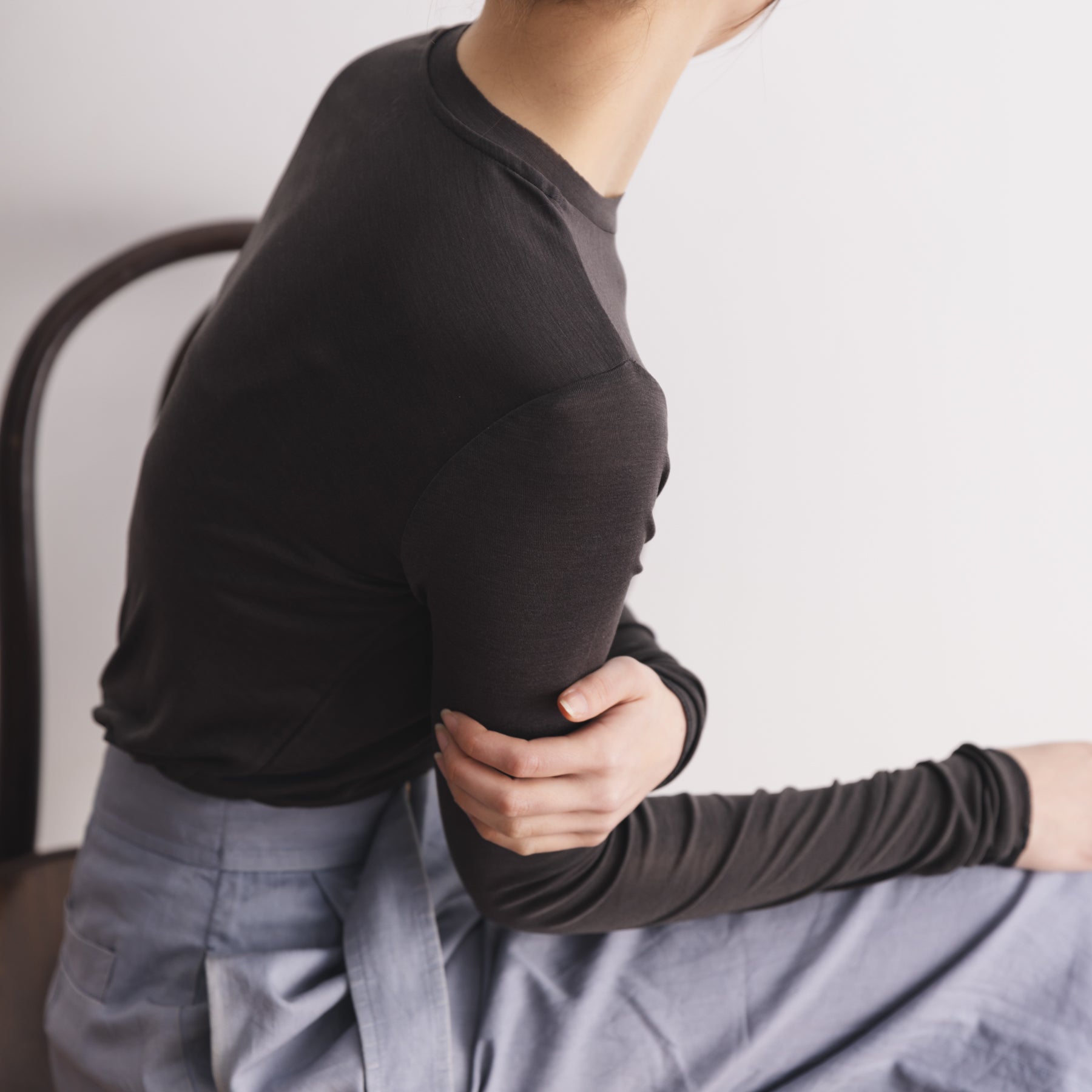 シルク100%クルーネックロングスリーブ, チャコール