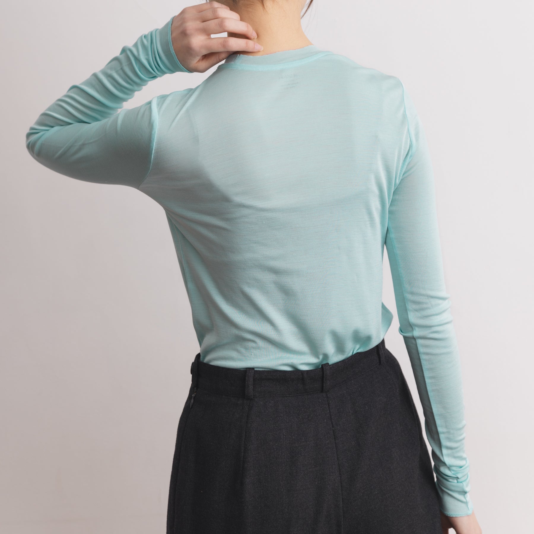 シルク100%クルーネックロングスリーブ, ミントの着用イメージ(後)