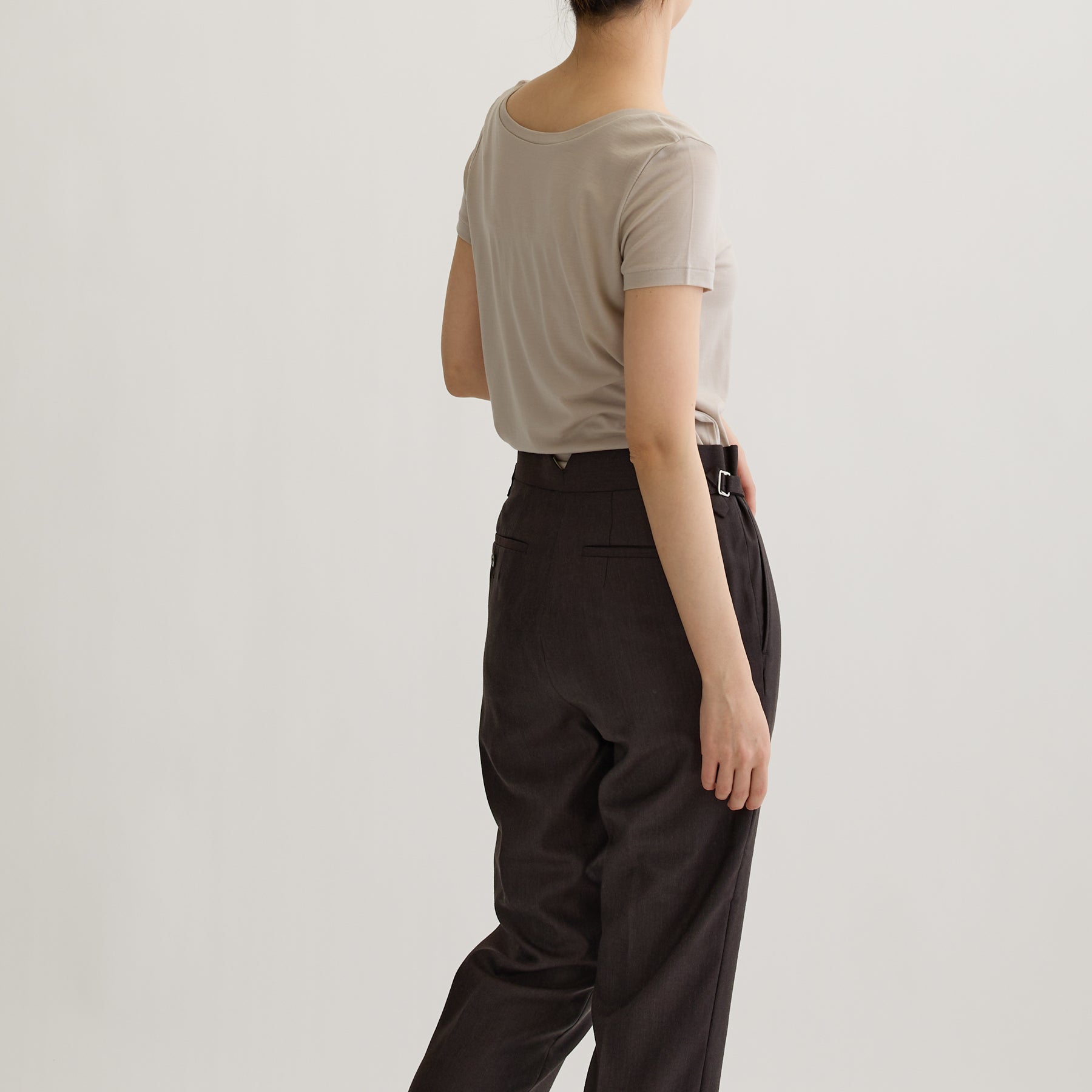 メリノウール100%天竺 2way半袖カットソー, オイスターの着用イメージ(斜め後)