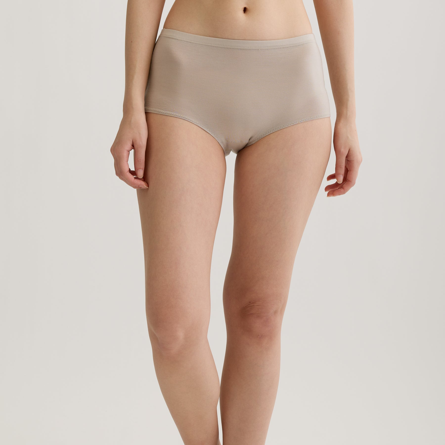 メリノウール100%天竺 ショーツ, オイスターの着用イメージ(前)