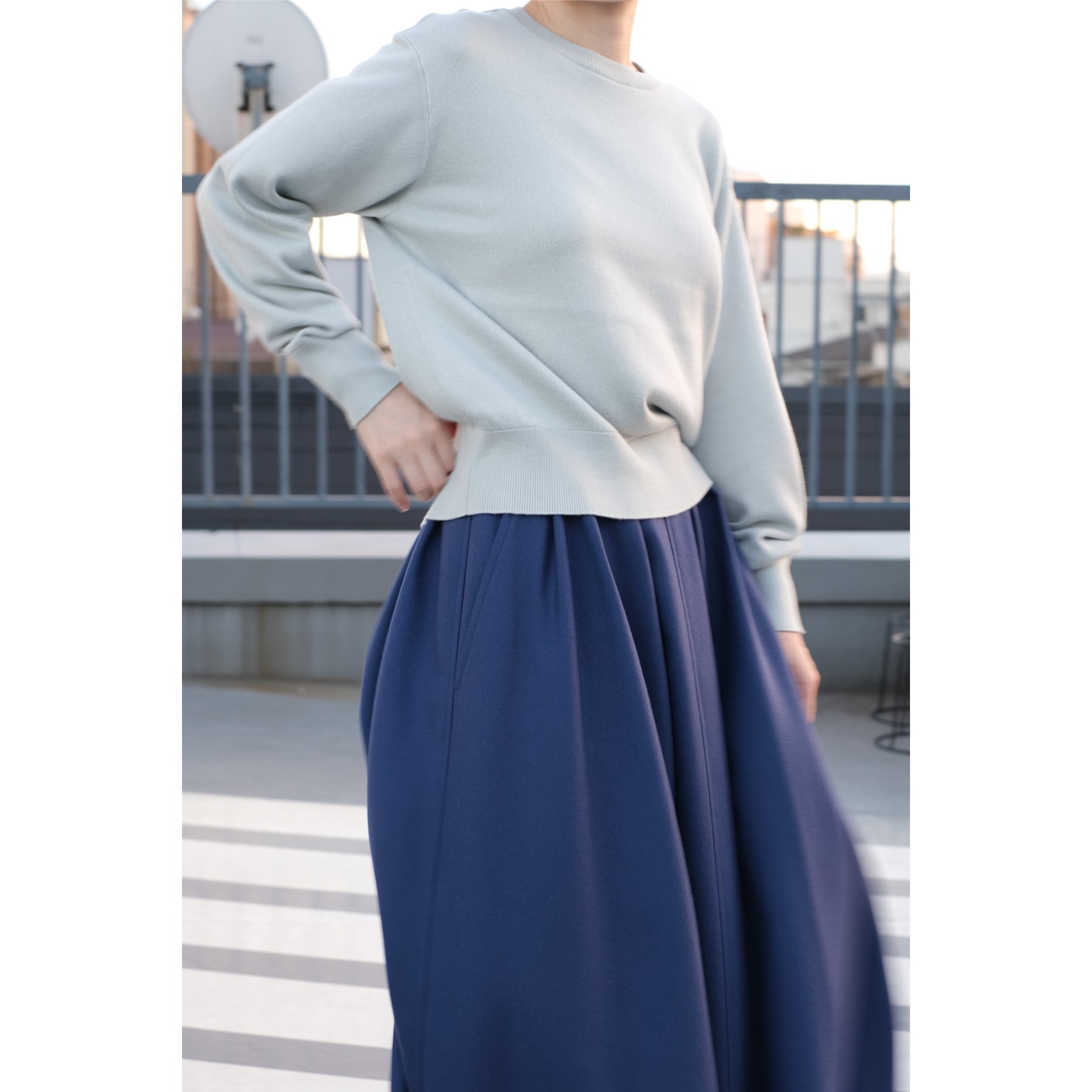 起毛シルクニット クルーネックプルオーバー, アイスの着用イメージ(斜め前)