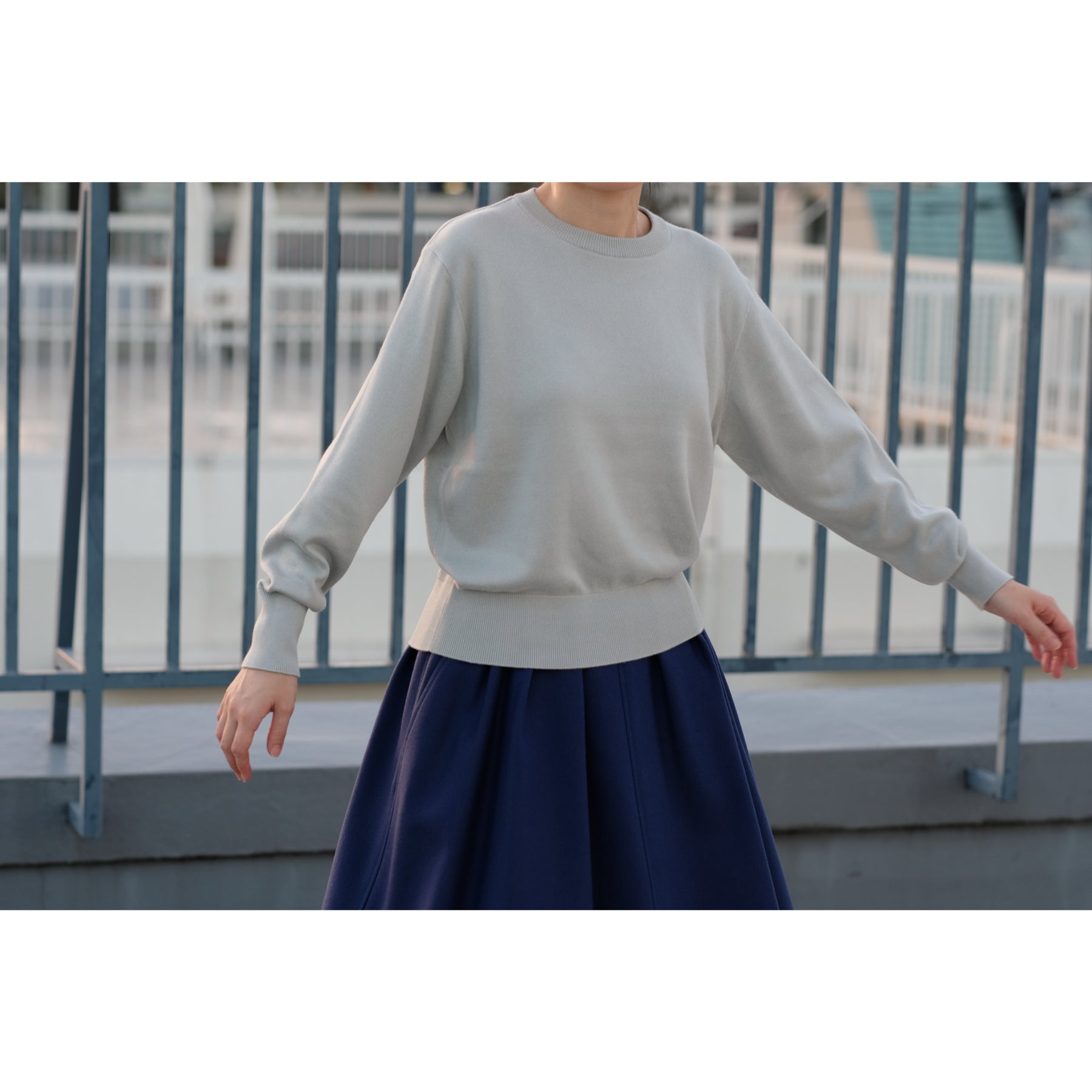 起毛シルクニット クルーネックプルオーバー, アイスの着用イメージ(斜め前)