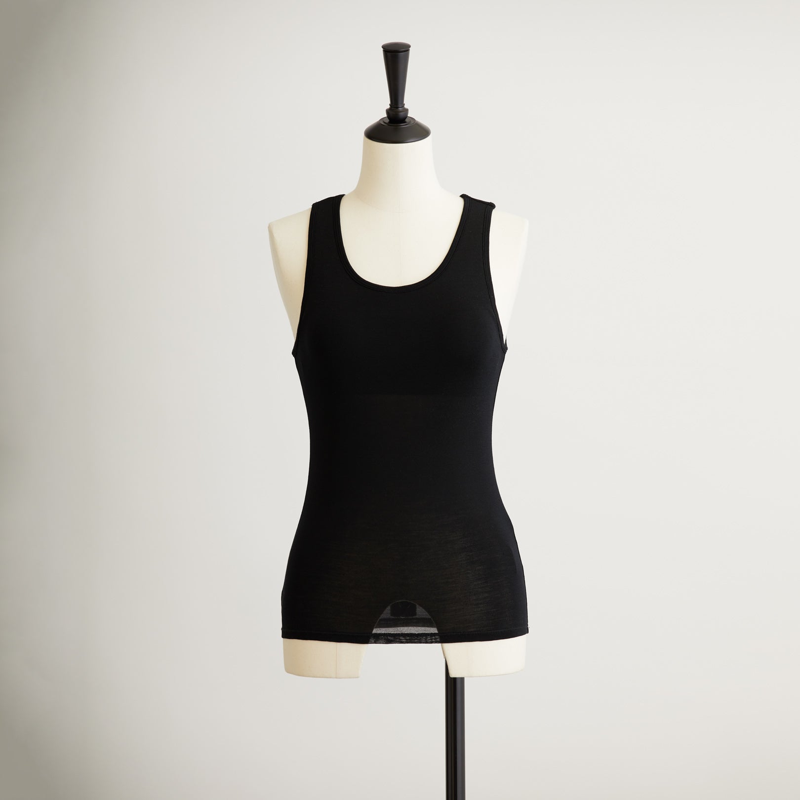 シルク100%タンクトップ, カップ付き, ブラック(前)