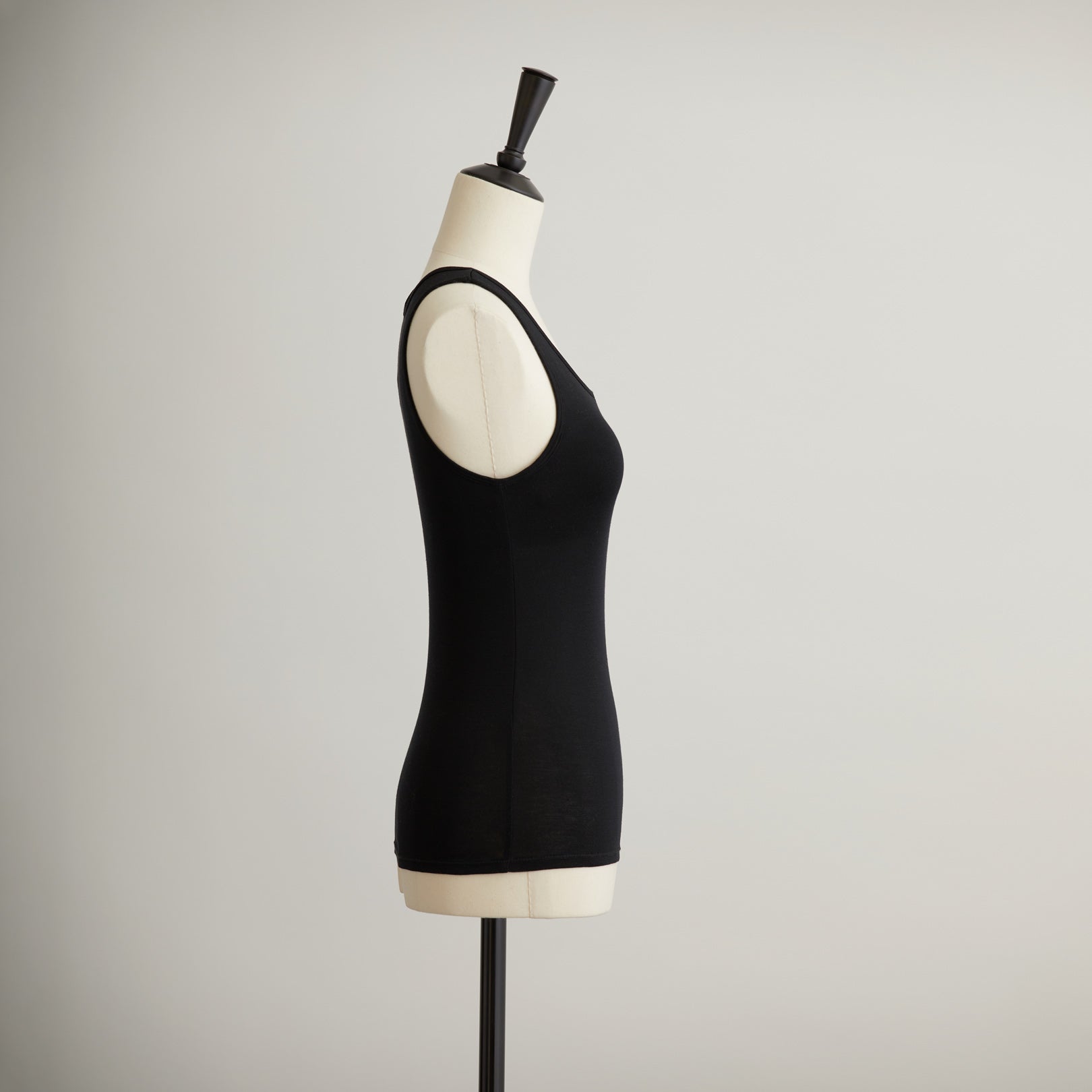 シルク100%タンクトップ, カップ付き, ブラック(横)