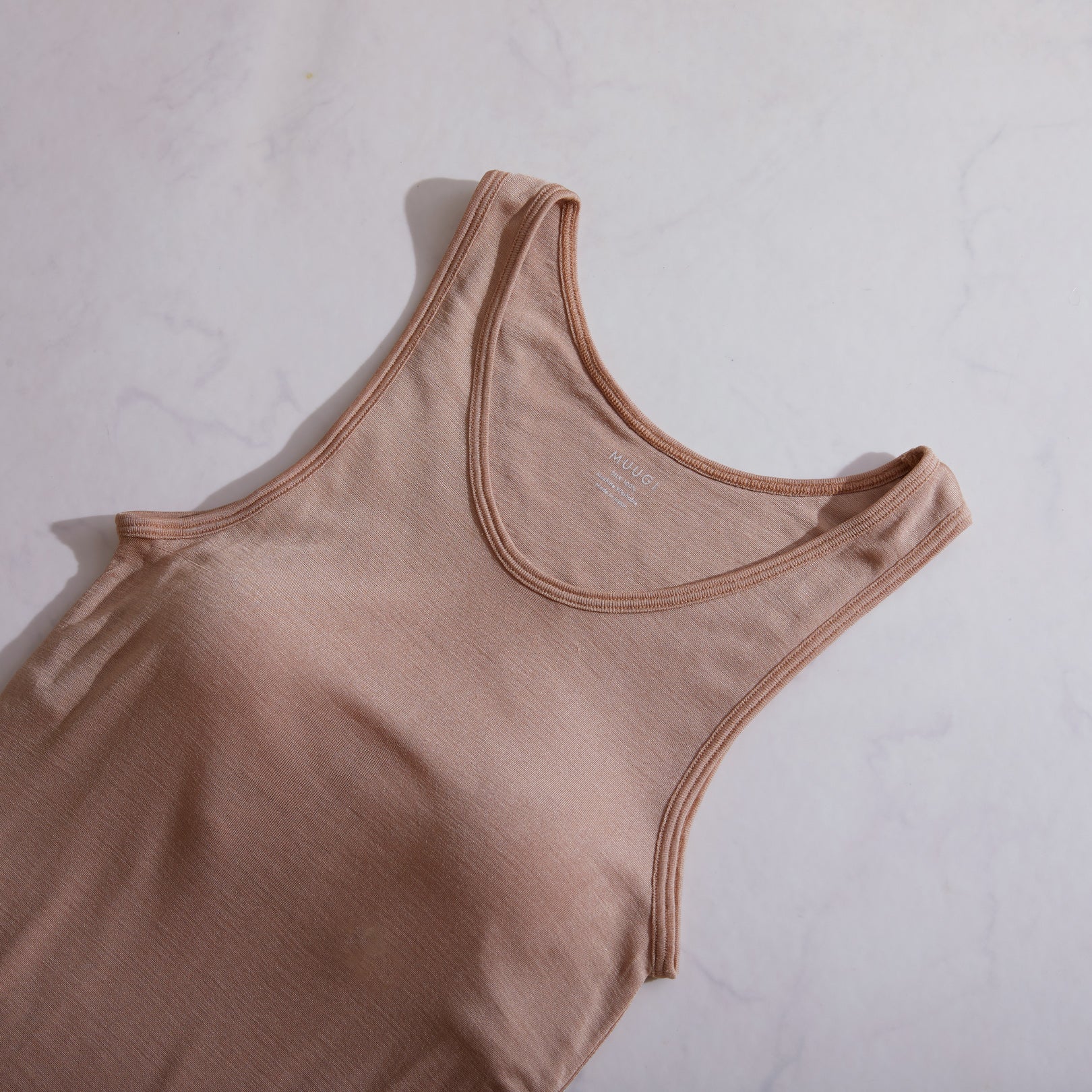 シルク100%タンクトップ, カップ付き, 2020年モデル, キャメル