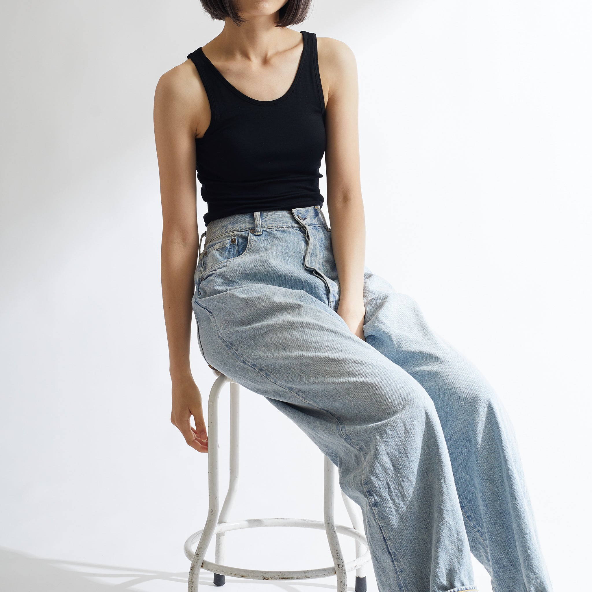 シルク100%タンクトップ, カップ付き, ブラックの着用イメージ(前)