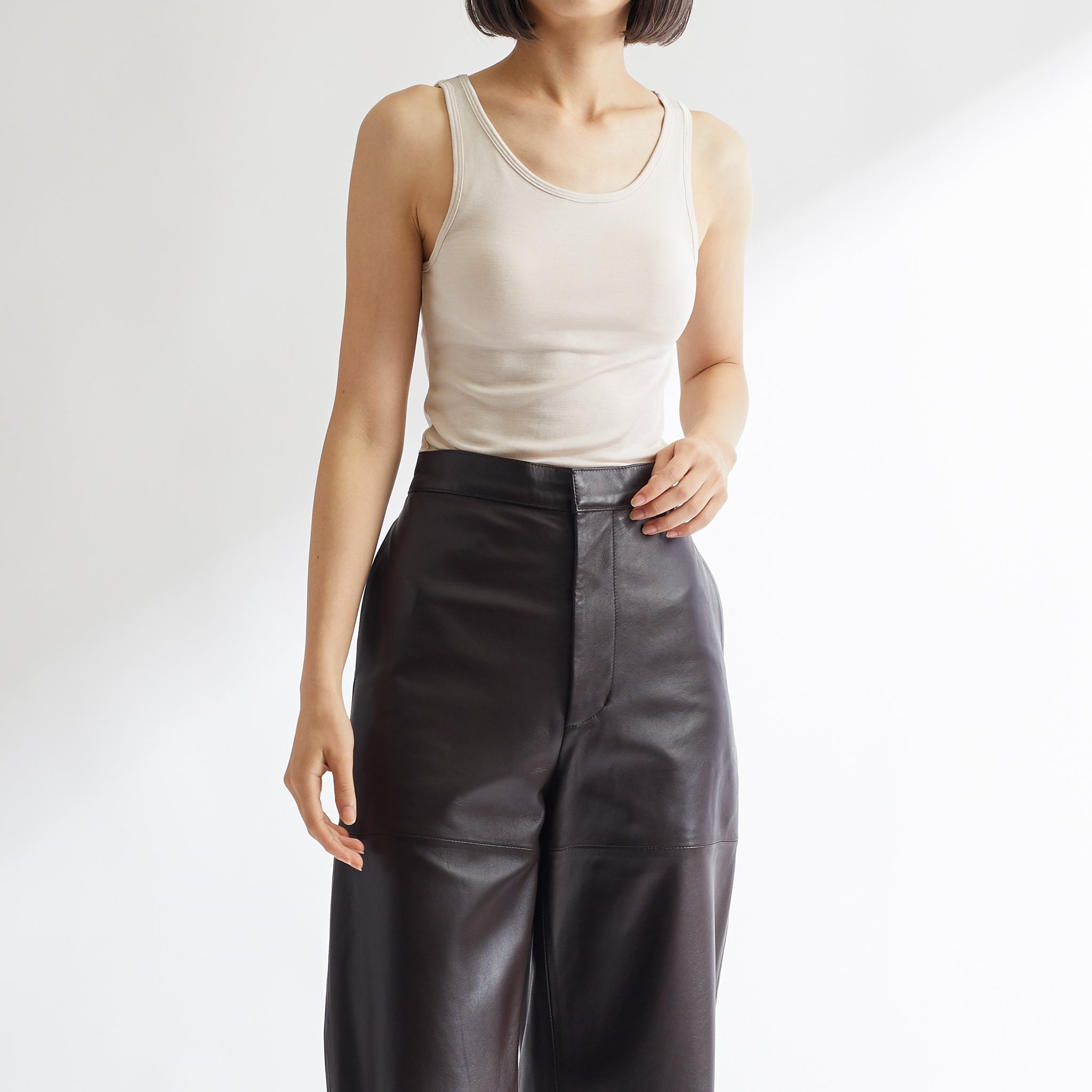 シルク100%タンクトップ, カップ付き, エクリュの着用イメージ(前)