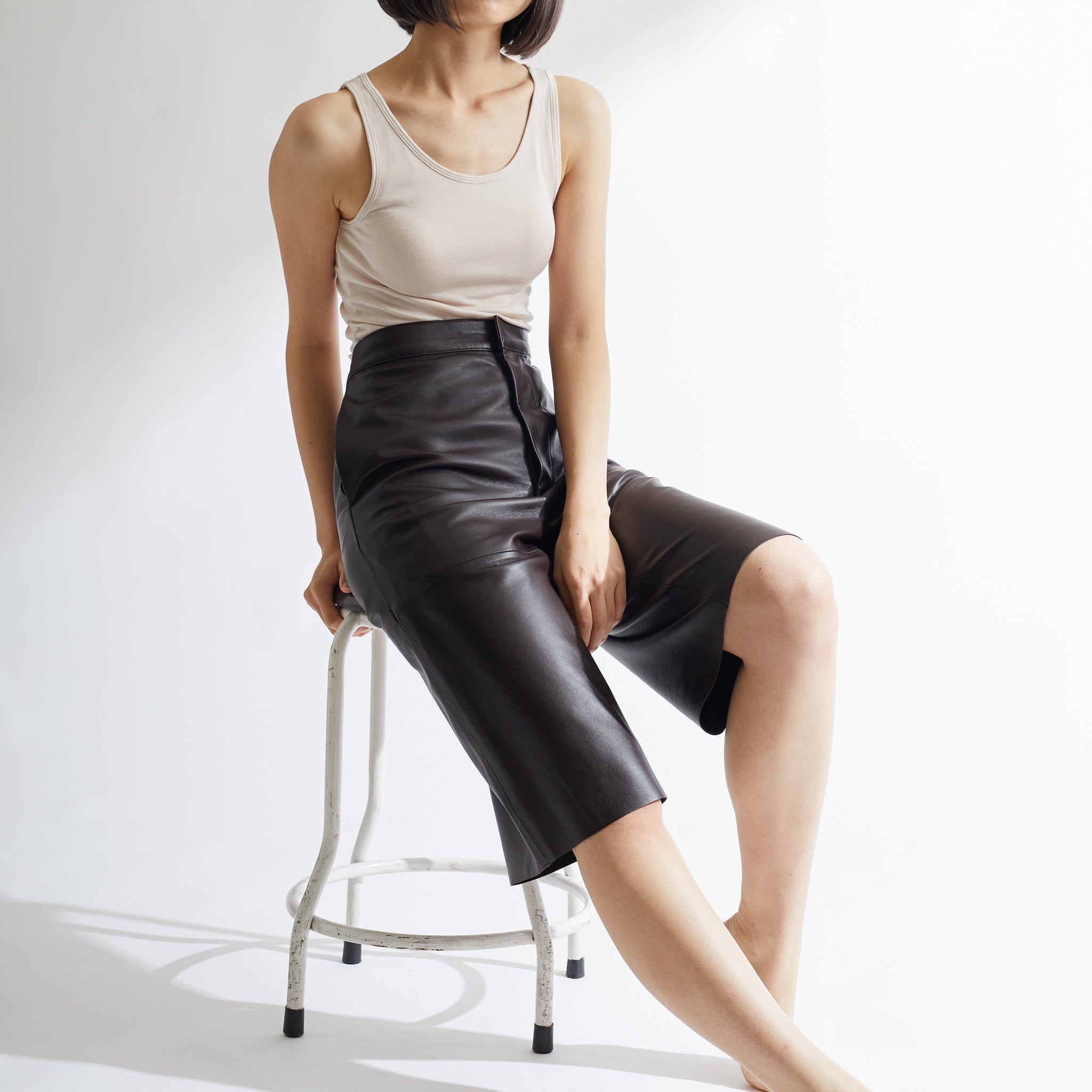 シルク100%タンクトップ, カップ付き, エクリュの着用イメージ(斜め前)