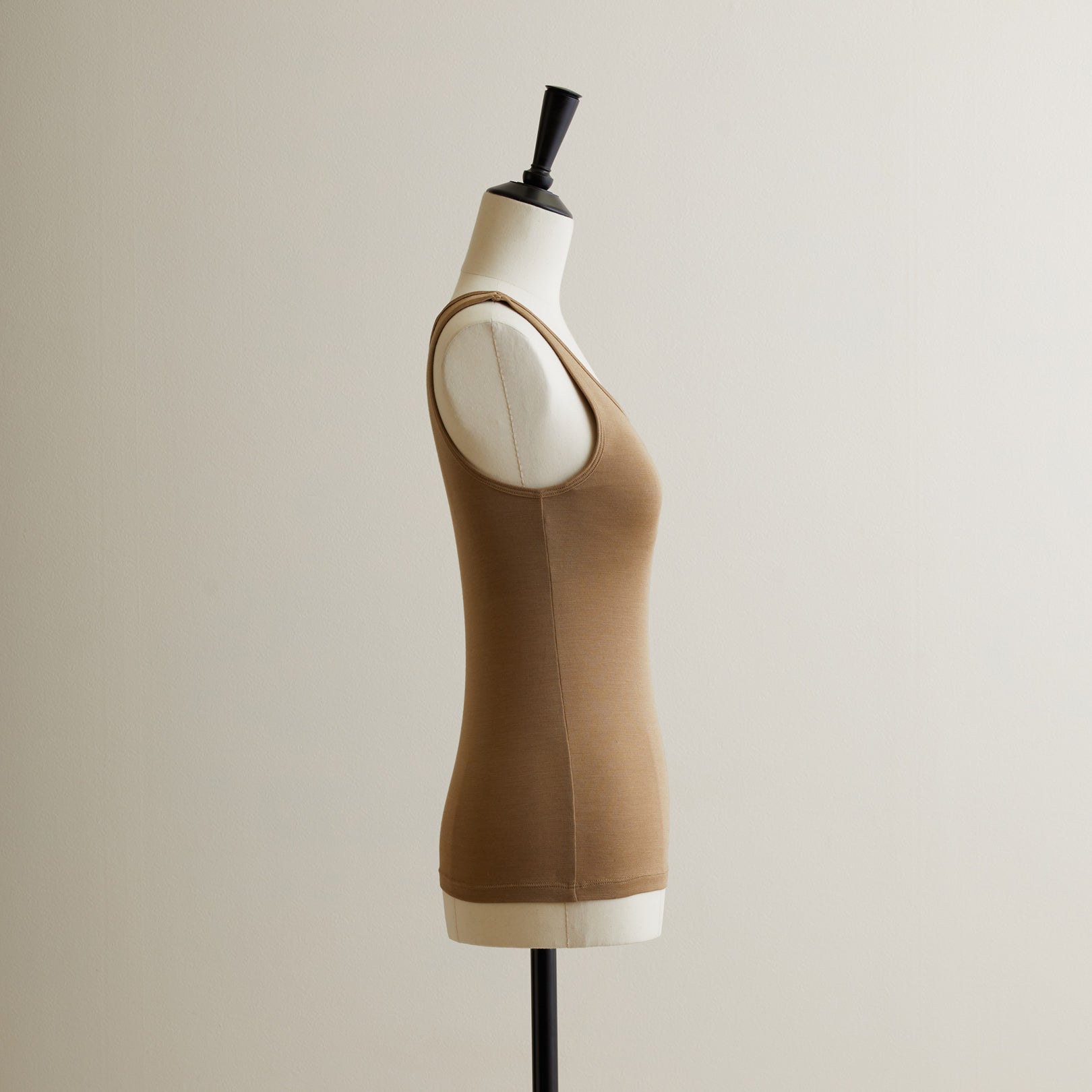 シルク100%タンクトップ, カップ付き, ゴールド(横)