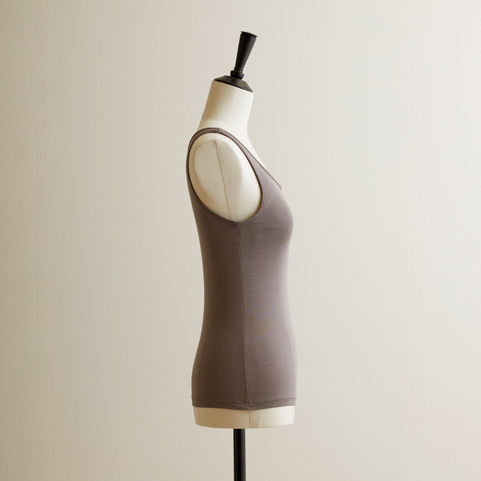 シルク100%タンクトップ, カップ付き, トープ(横)