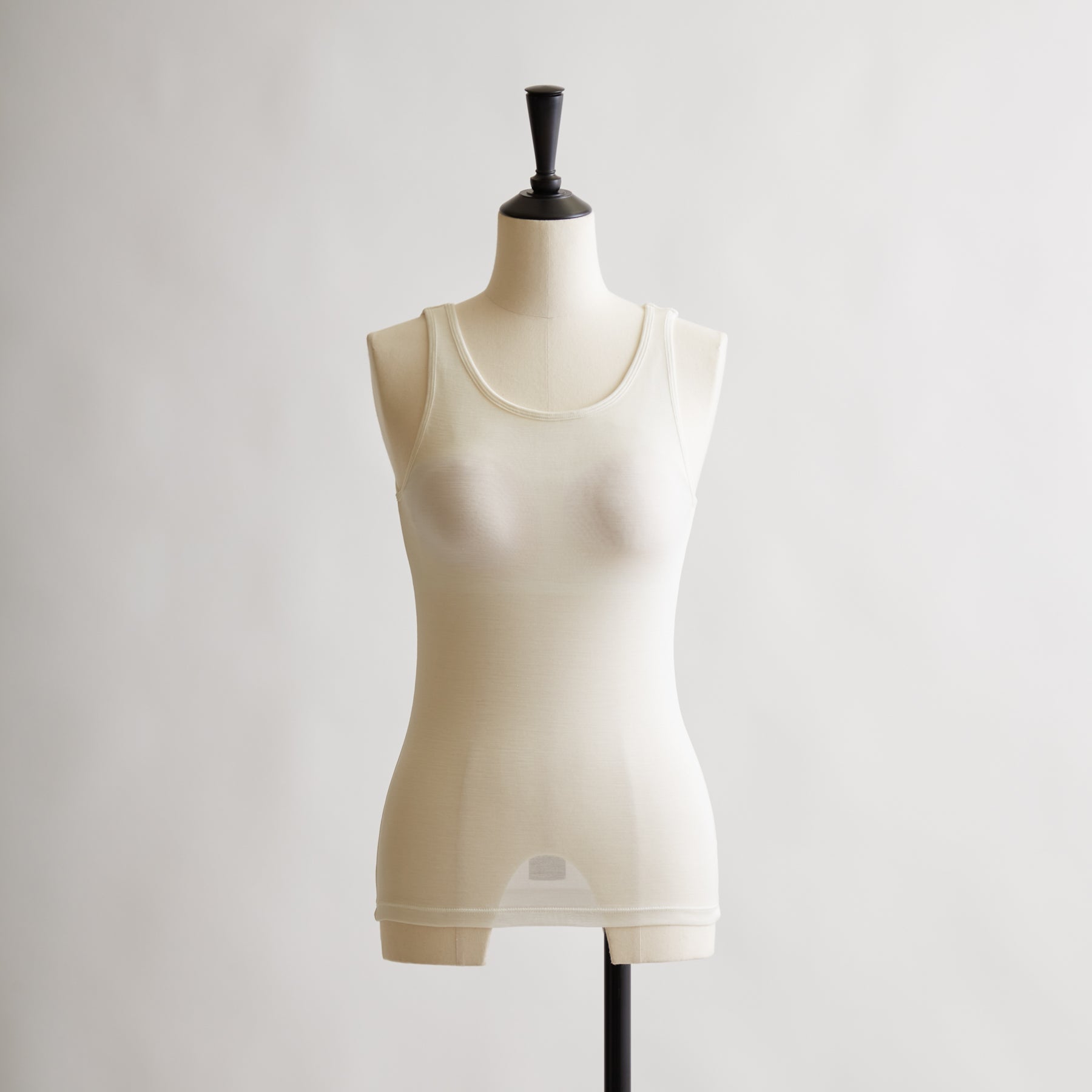 シルク100%タンクトップ, カップ付き, ホワイト(前)