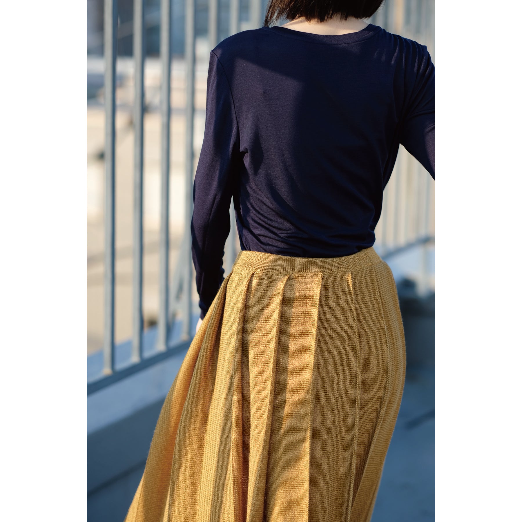 シルク100%長袖カットソー, ネイビーの着用イメージ(後)