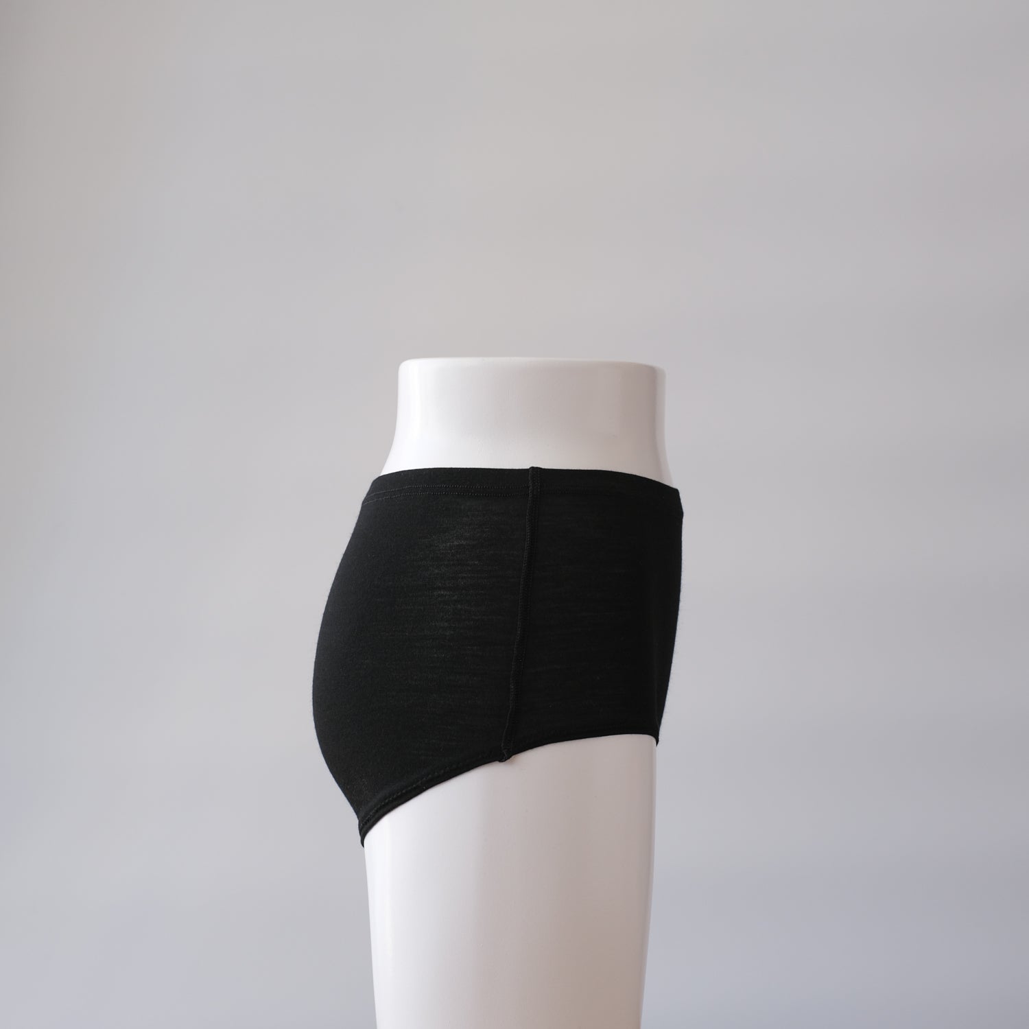 メリノウール100%ショーツ, ブラック(横)