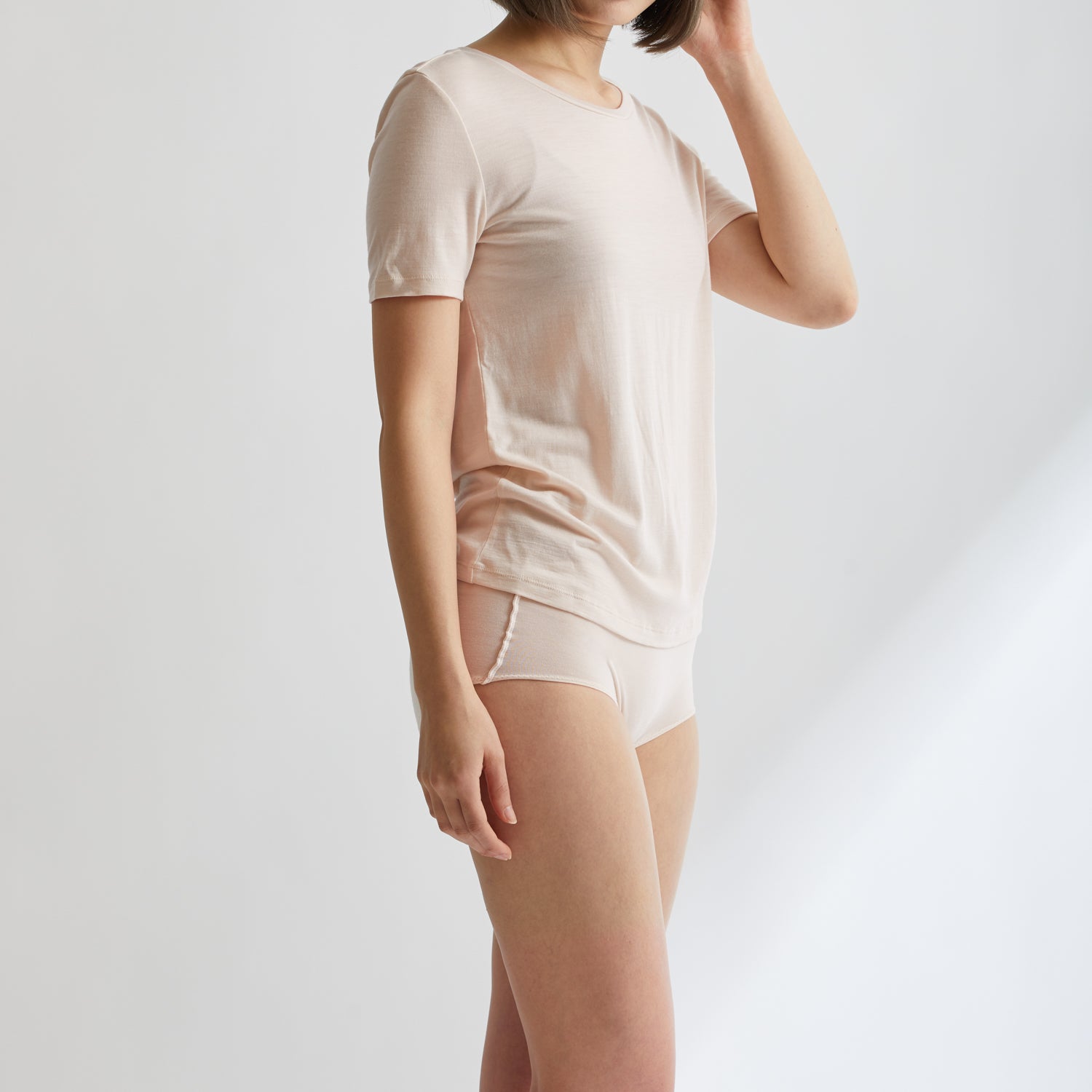 メリノウール100%ショーツ, エクリュの着用イメージ(横)