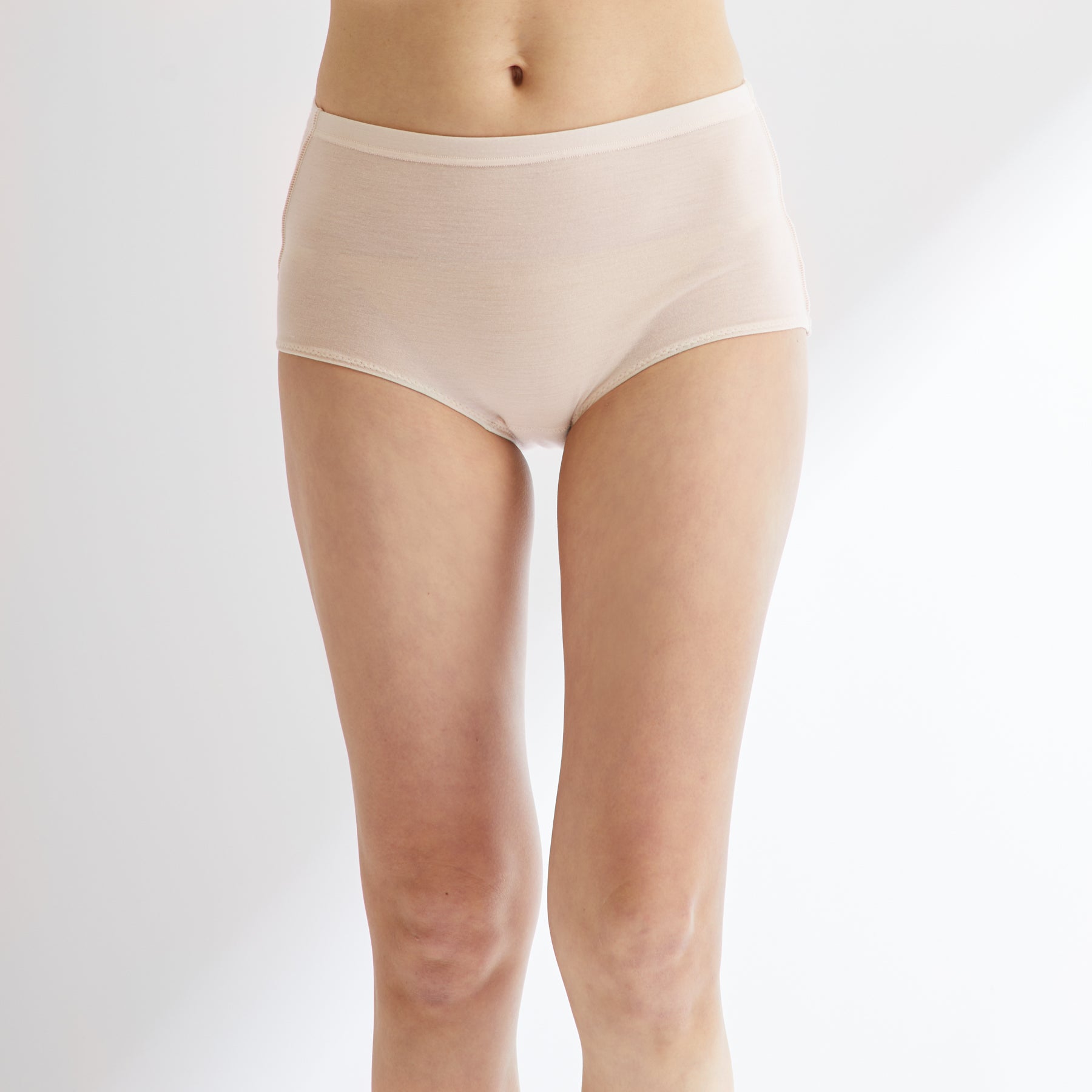 メリノウール100%ショーツ, エクリュの着用イメージ(前)