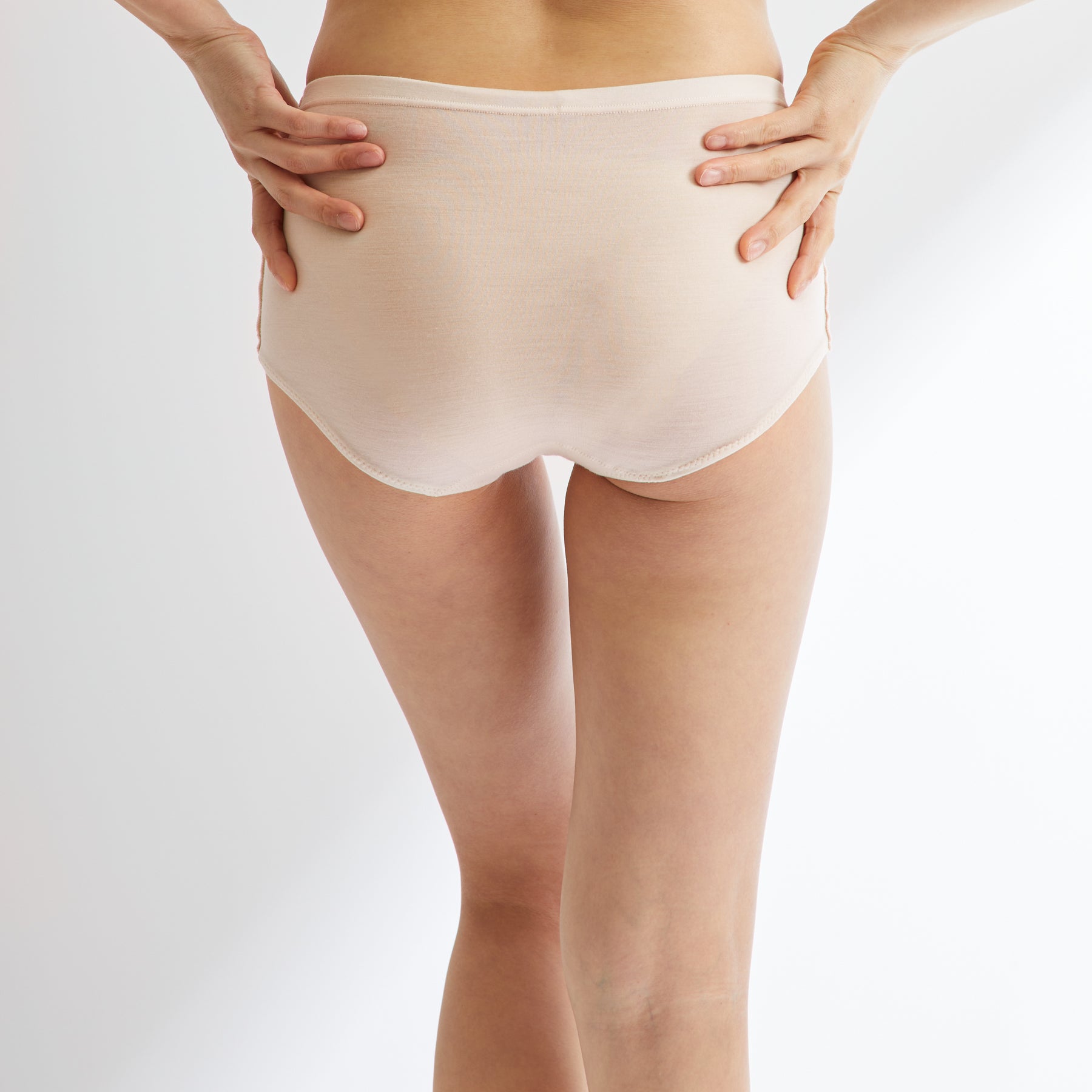 メリノウール100%ショーツ, エクリュの着用イメージ(後)