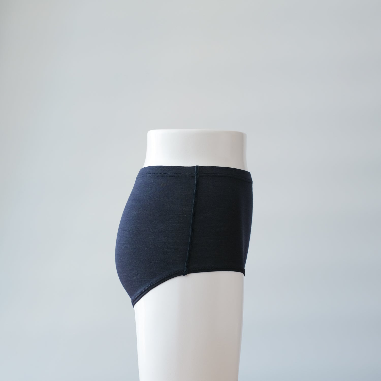 メリノウール100%ショーツ, ネイビー(横)