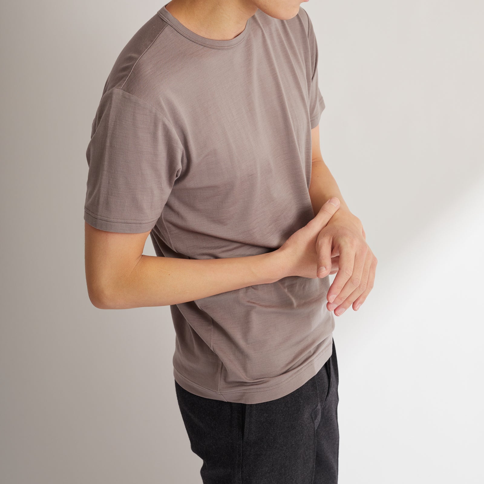 Men's 100% Merino Wool Jersey Short Sleeve Tee in Taupe (2023 model)