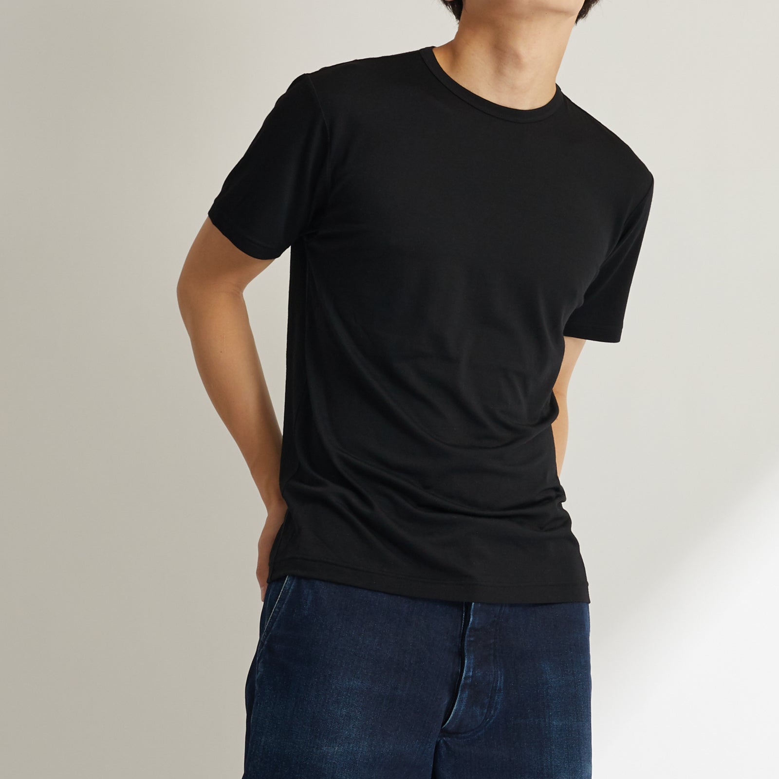 Men's 100% Merino Wool Jersey Short Sleeve Tee in Black (2023 model)