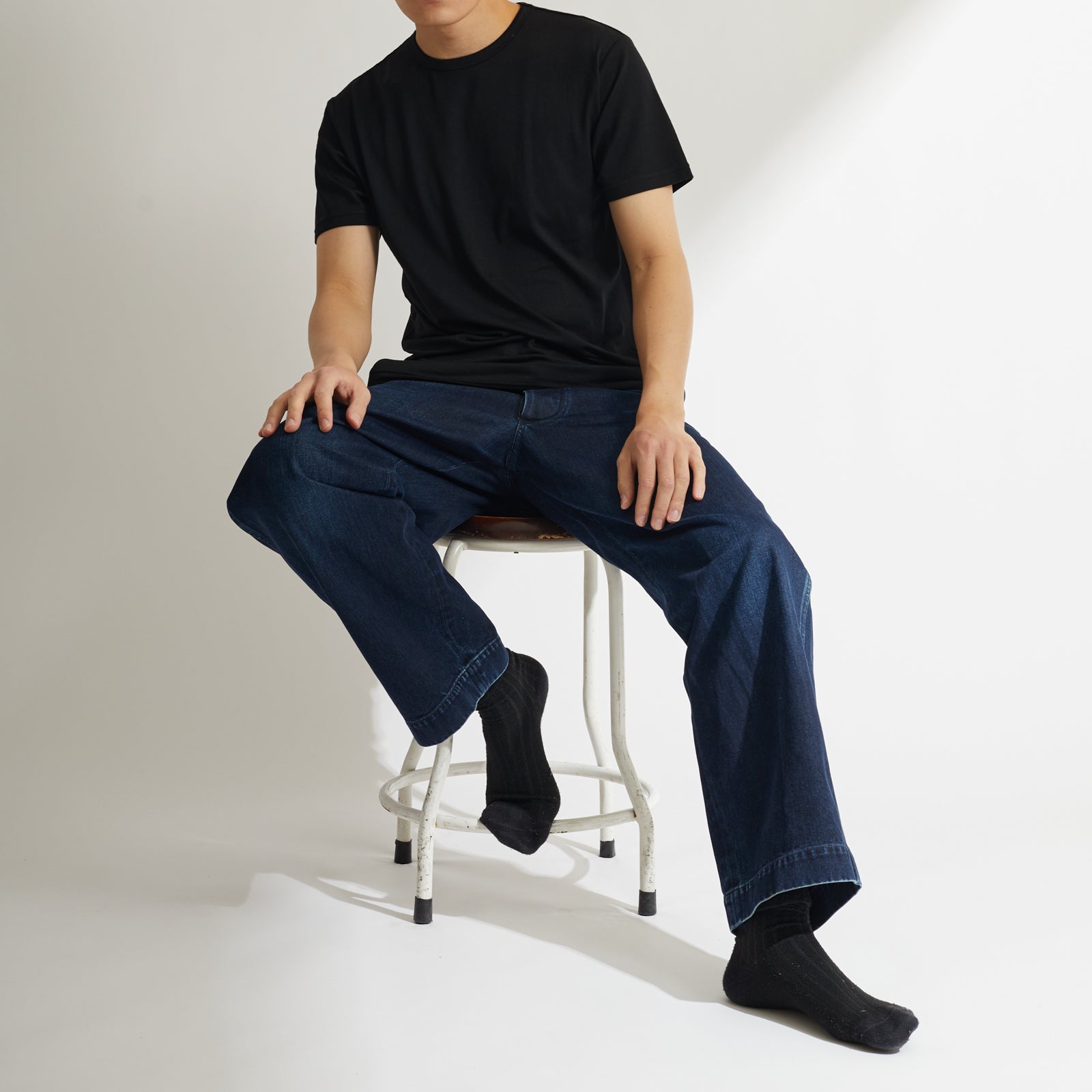 Men's 100% Merino Wool Jersey Short Sleeve Tee in Black (2023 model)