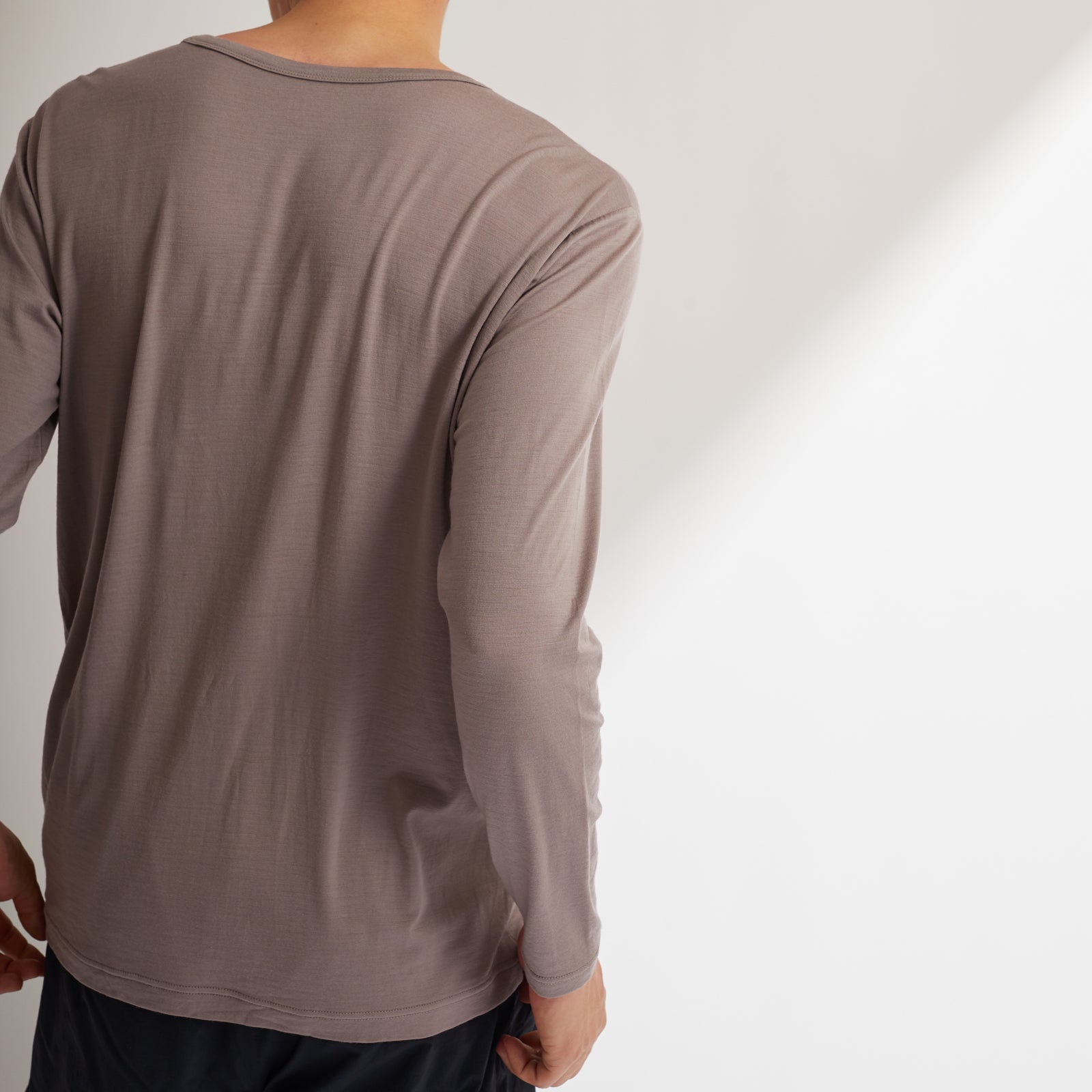 MEN'S メリノウール100%天竺 Vネック長袖Tシャツ, トープ