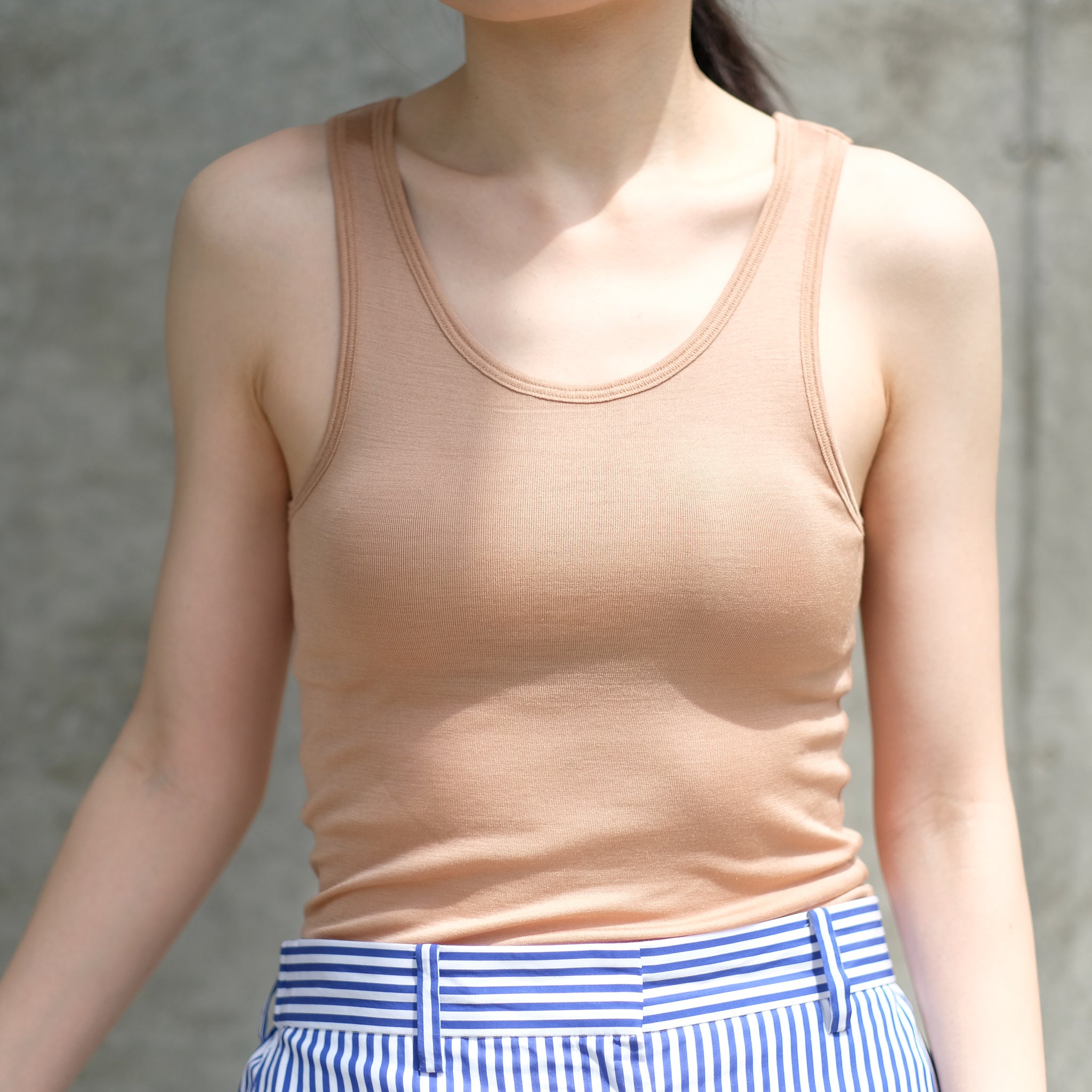 シルク100%タンクトップ, カップ付き, 2020年モデル, キャメル