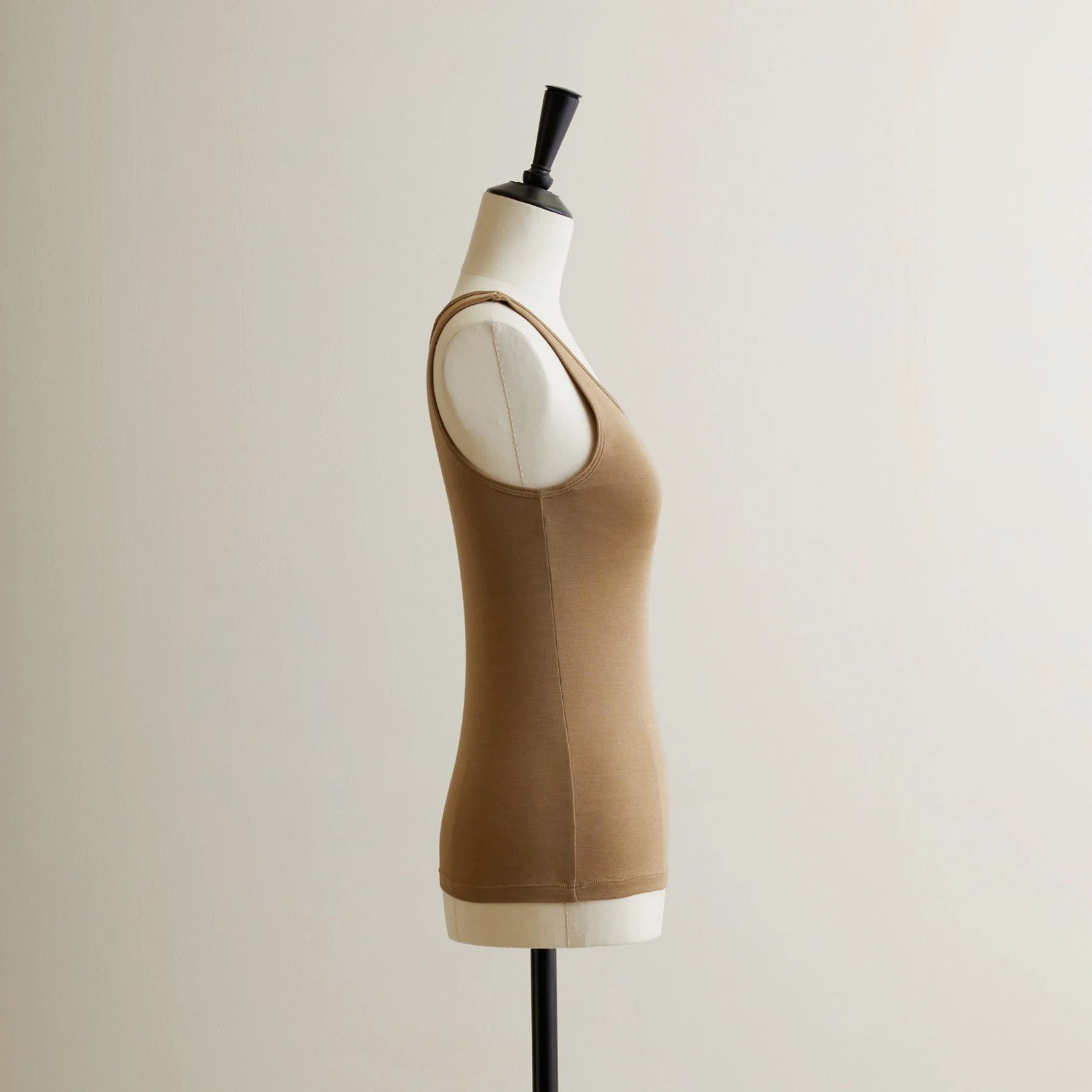 シルク100%タンクトップ, カップ付き, ゴールド（横）