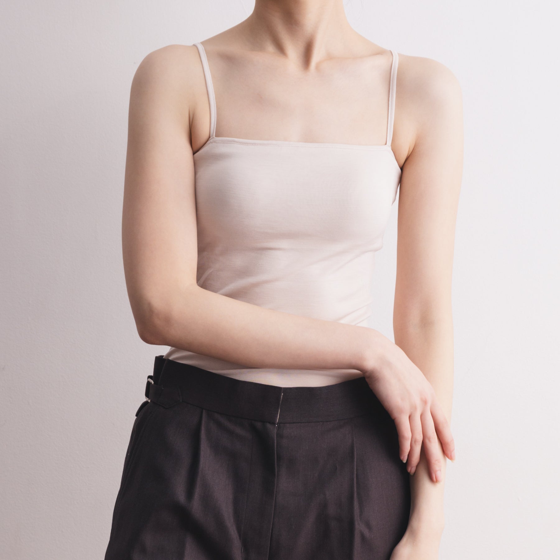未使用 MUGLER シルク キャミソール トップス 36 ホワイト ミュグレー KL4QSBPA79 シルク100%ベアキャミソール, カップ付き, エクリュ／ベアトップ