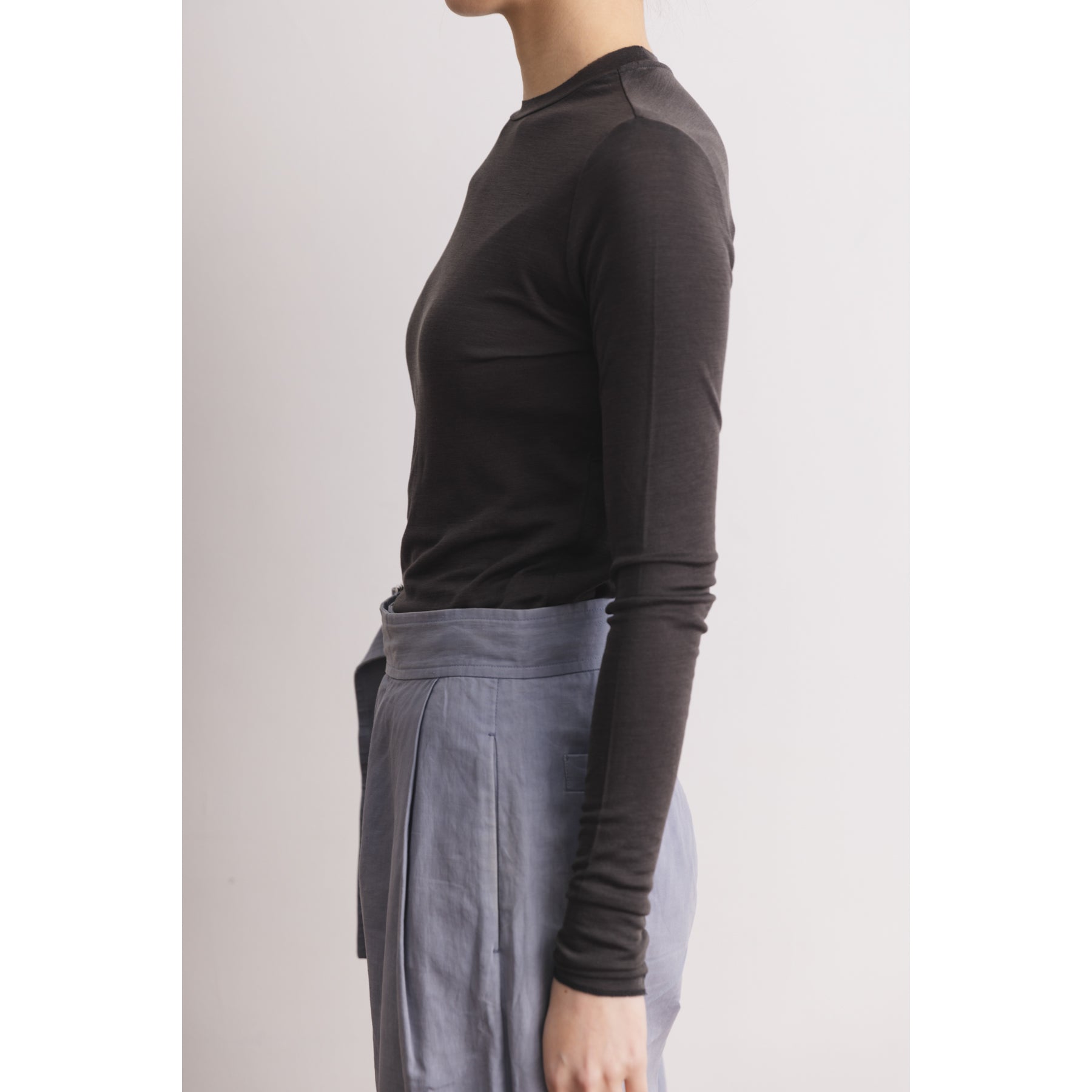 100% Silk Crew Neck Long Sleeve Top in Charcoal