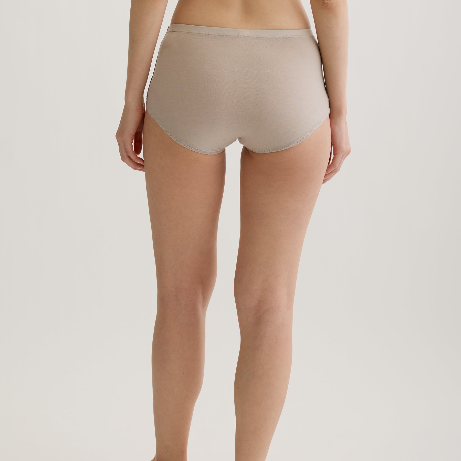 メリノウール100%天竺 ショーツ, オイスターの着用イメージ（後）